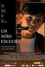 UN NIÑO ESCUCHA