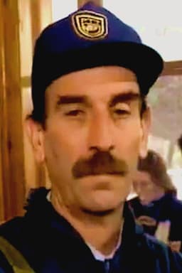 Postacı Kapıyı Ara Sıra Çalar