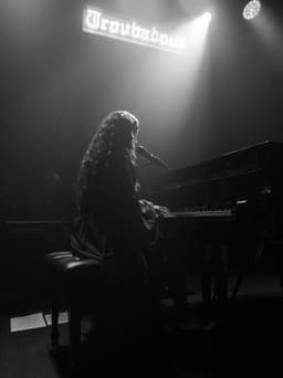 Laufey - Live at The Troubadour